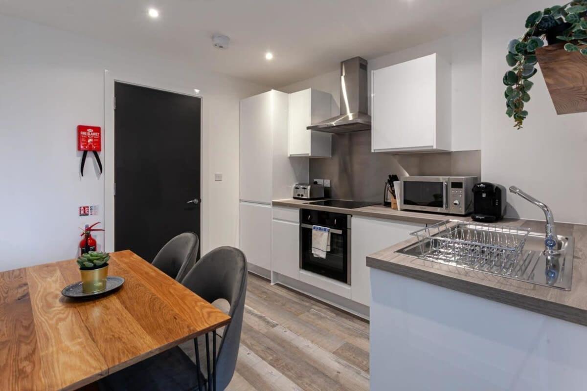 Superb 2 Bed Flat 5Min To Old Trafford Stadium Manchester Eksteriør bilde