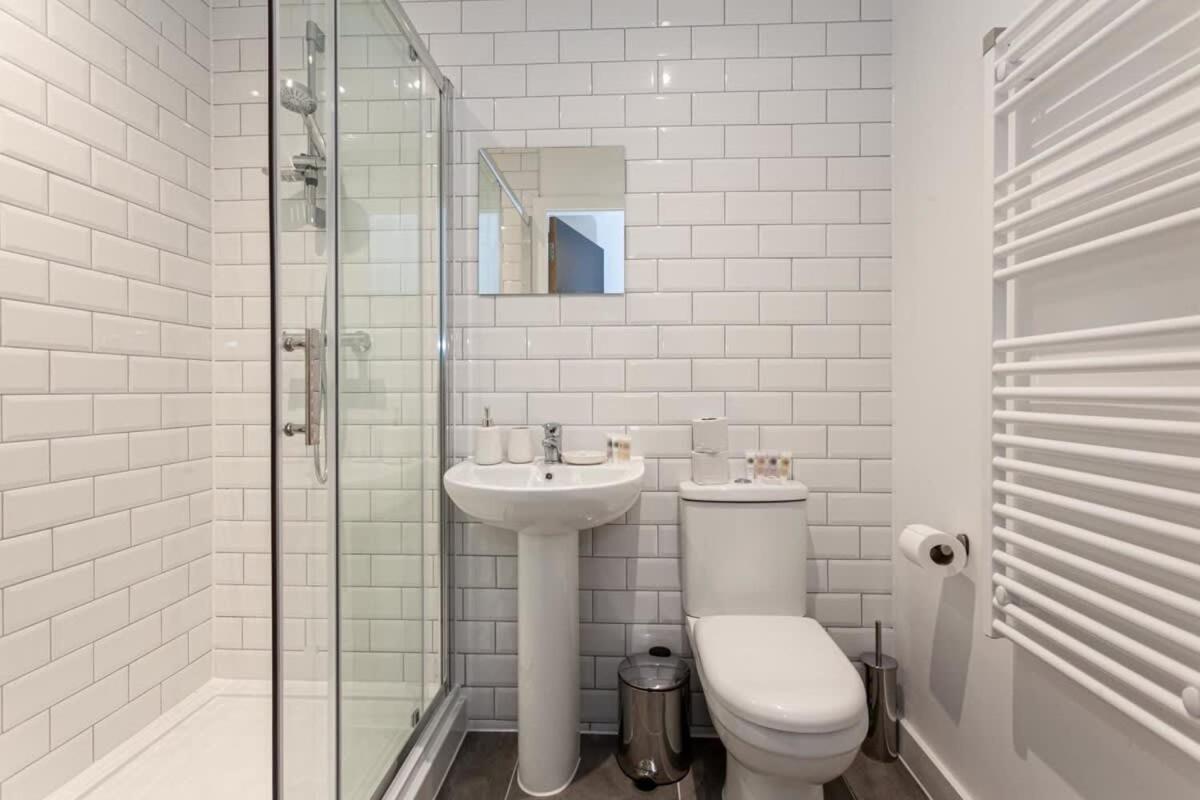 Superb 2 Bed Flat 5Min To Old Trafford Stadium Manchester Eksteriør bilde
