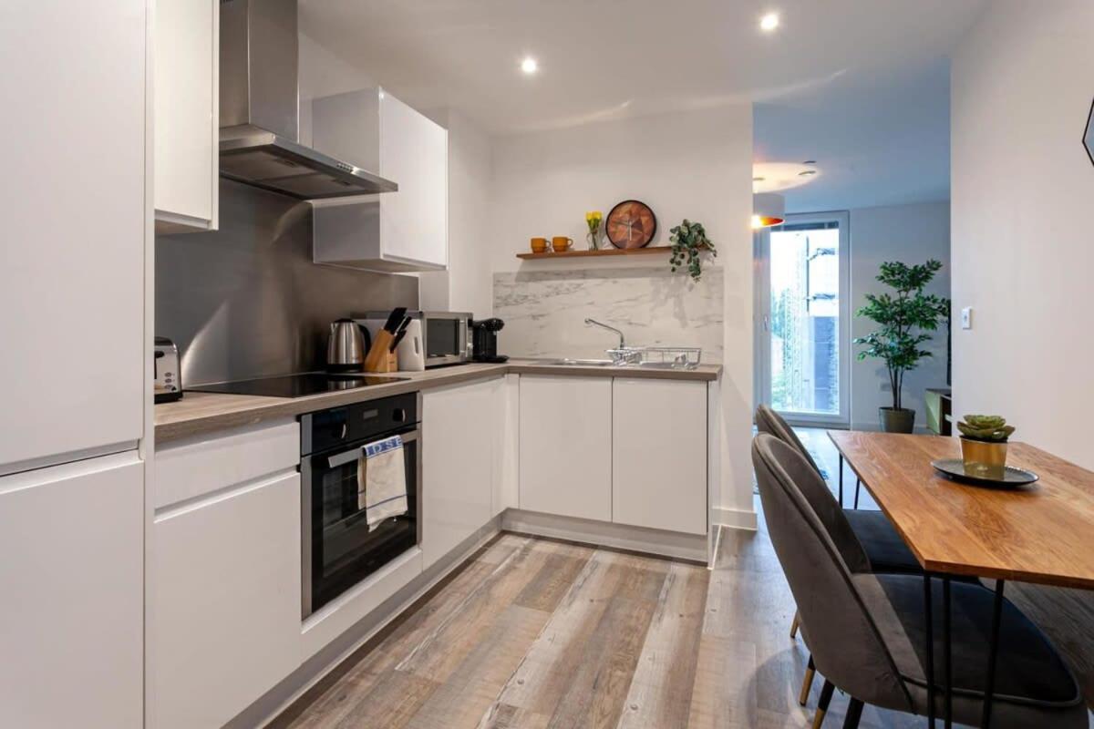 Superb 2 Bed Flat 5Min To Old Trafford Stadium Manchester Eksteriør bilde
