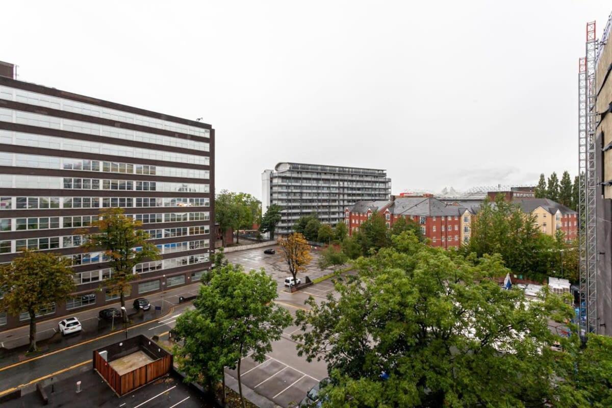 Superb 2 Bed Flat 5Min To Old Trafford Stadium Manchester Eksteriør bilde